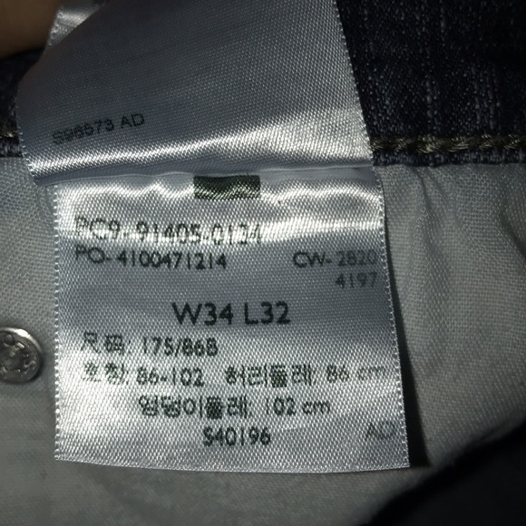 Levi’s men’s “Signature” jeans.  Waist 34 Length 32. Relaxed fit. - Picture 5 of 6
